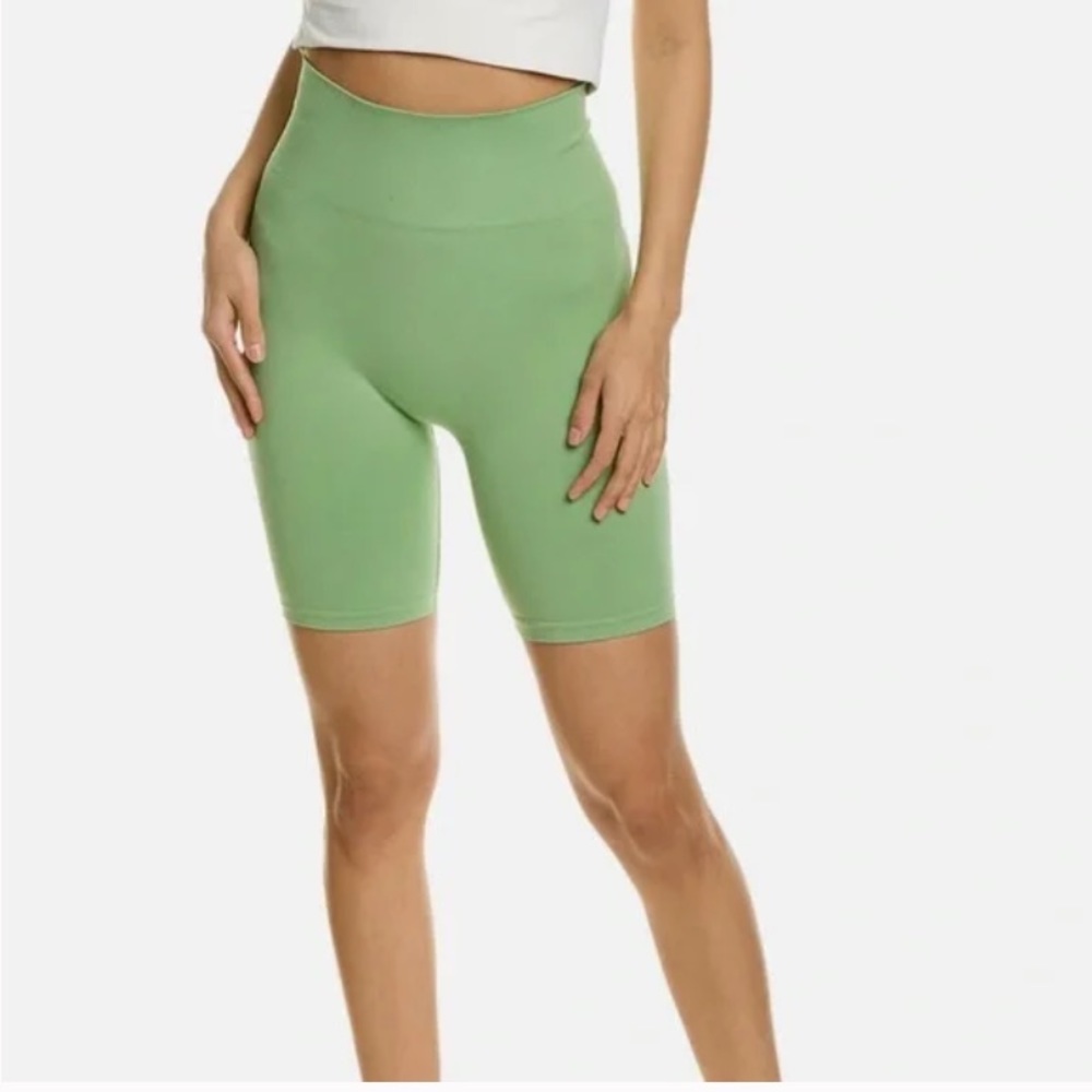 WeWoreWhat Solid Seamless Biker Biker Shorts Fair Green Small NWT - Picture 1 of 7